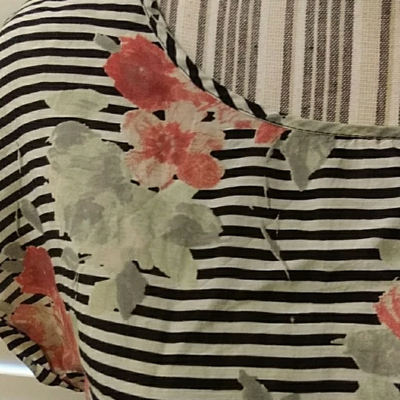 TopShop Floral Striped Boxy Crop Top - Picture 4 of 6
